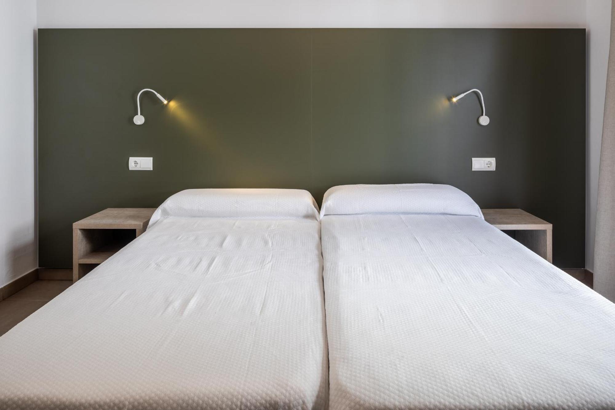 Hostal Alicante Sant Antoni de Portmany Exterior foto