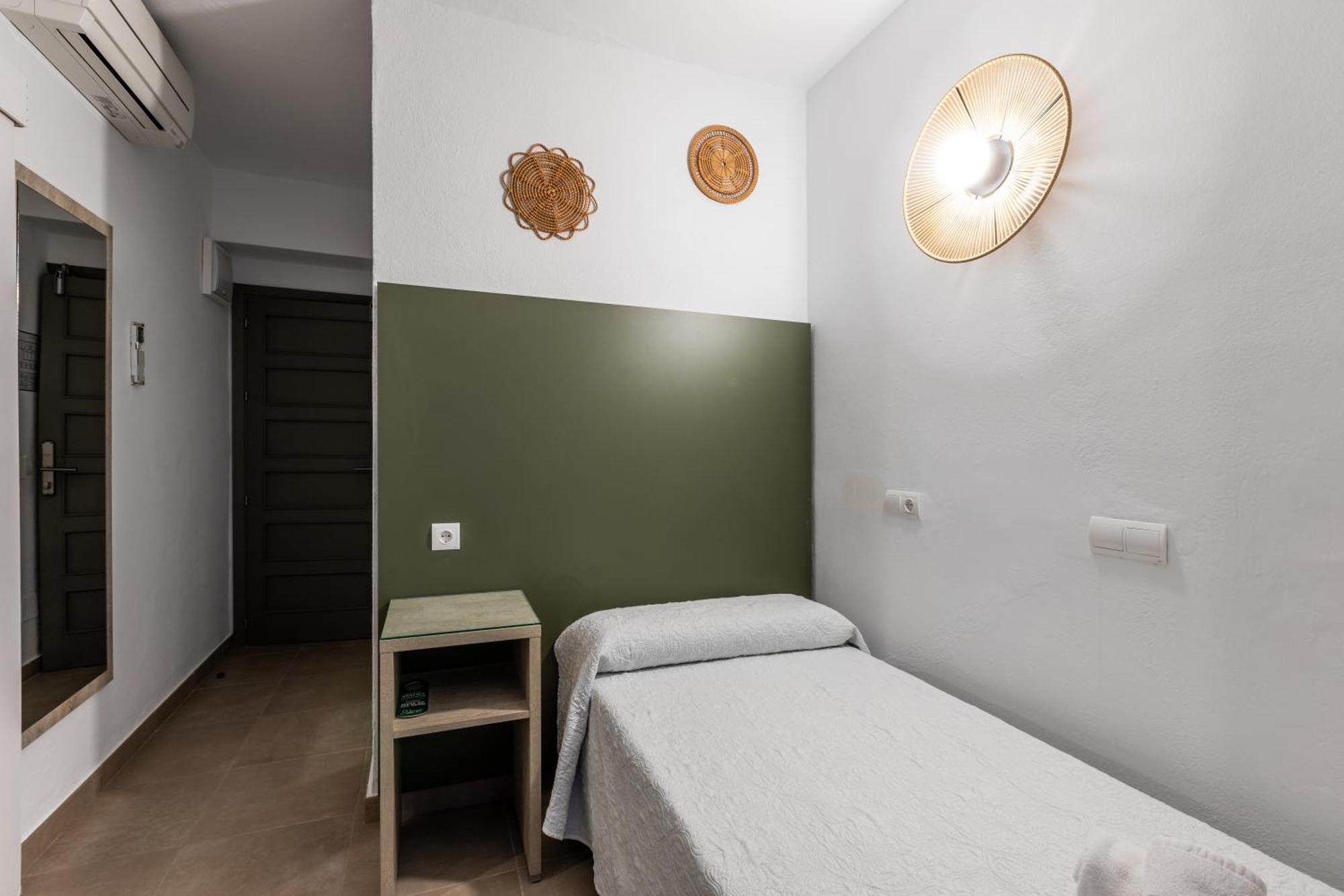 Hostal Alicante Sant Antoni de Portmany Exterior foto