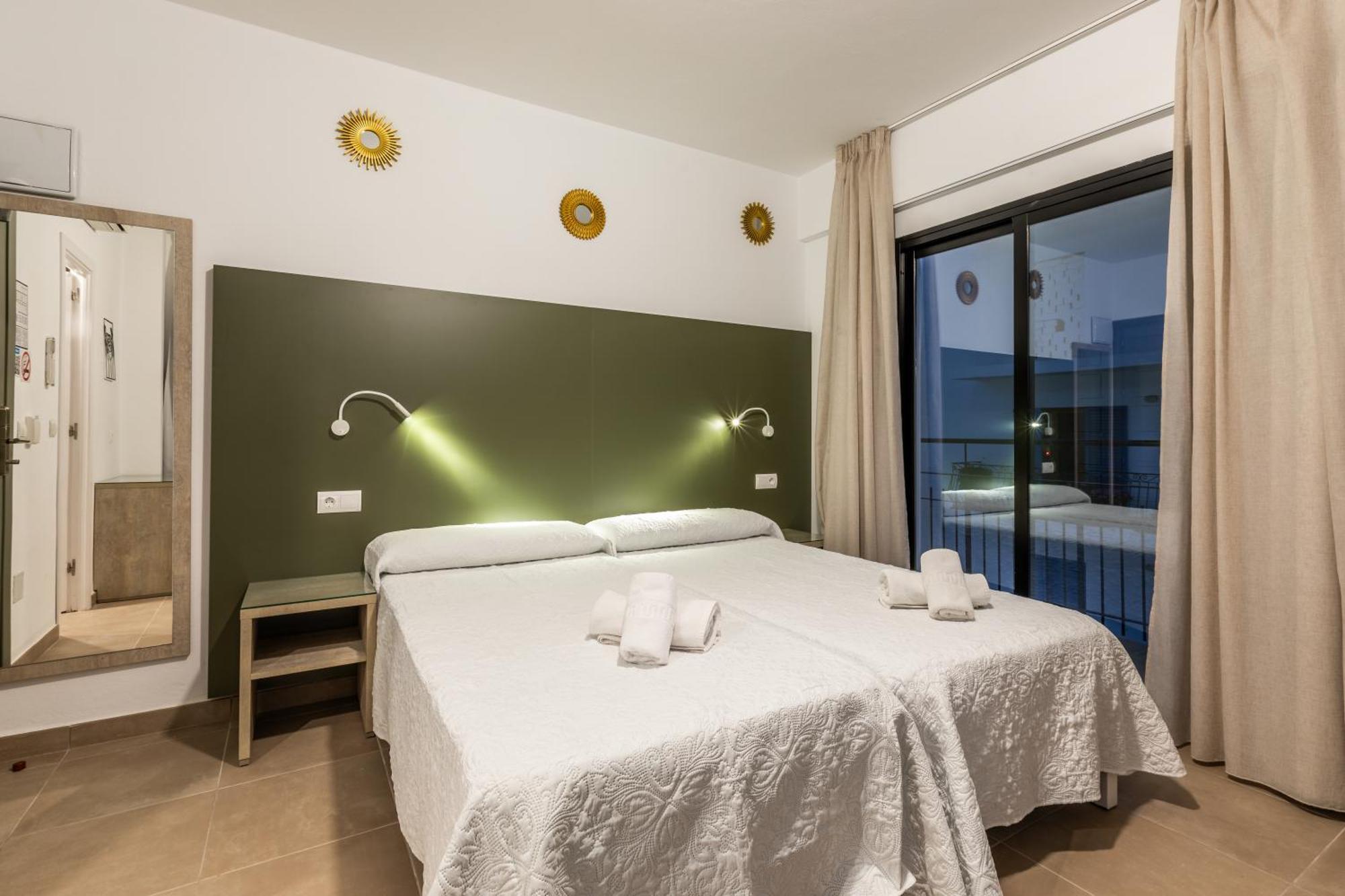 Hostal Alicante Sant Antoni de Portmany Exterior foto