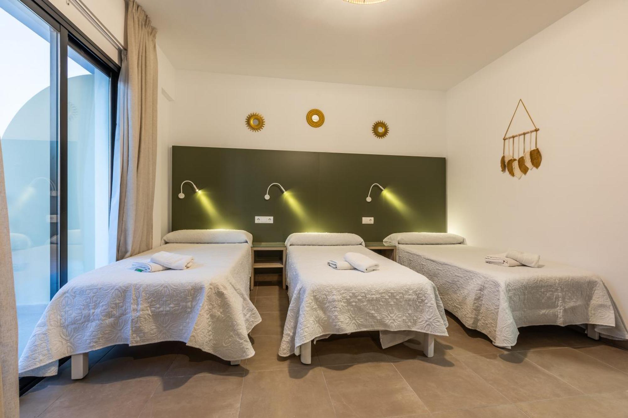Hostal Alicante Sant Antoni de Portmany Exterior foto